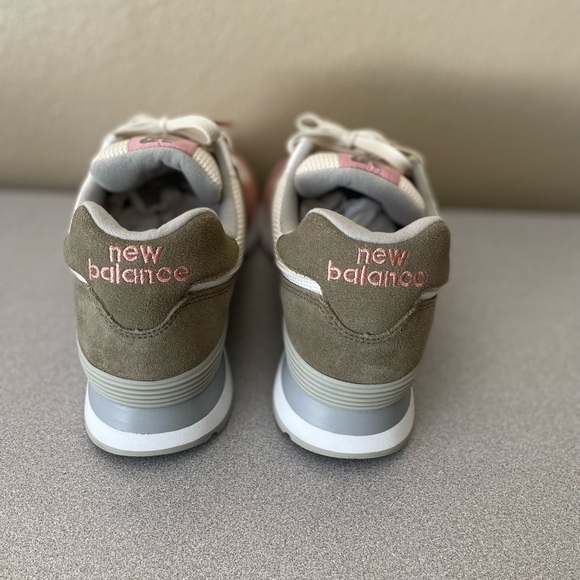 Brand New Mens New balance 574 size 9.5 Model ML574TIR - Picture 10 of 10